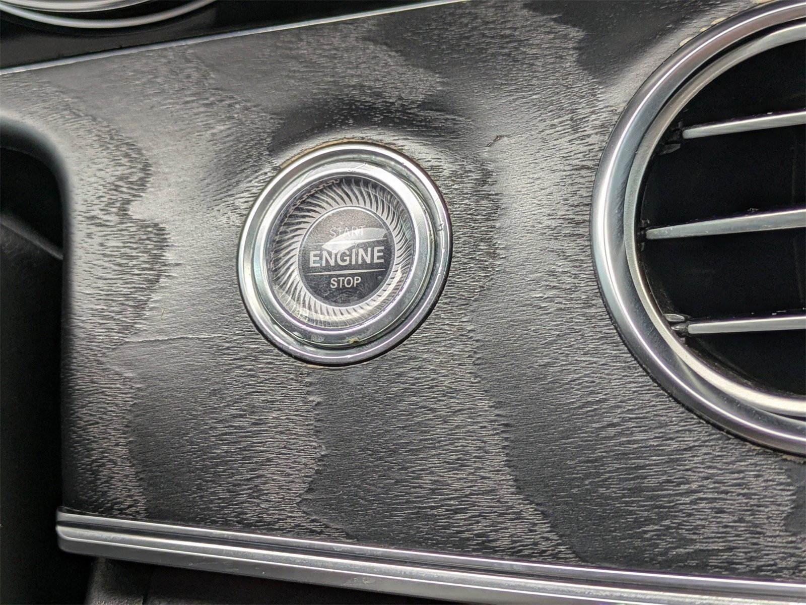 Used 2019 Mercedes-Benz E 300 4MATIC image 32