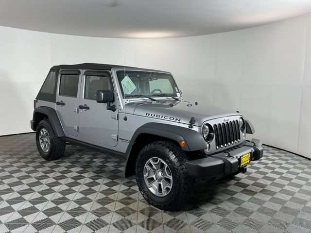 Used 2015 Jeep Wrangler Unlimited Rubicon w/ Connectivity Group AWD/4WD image 3
