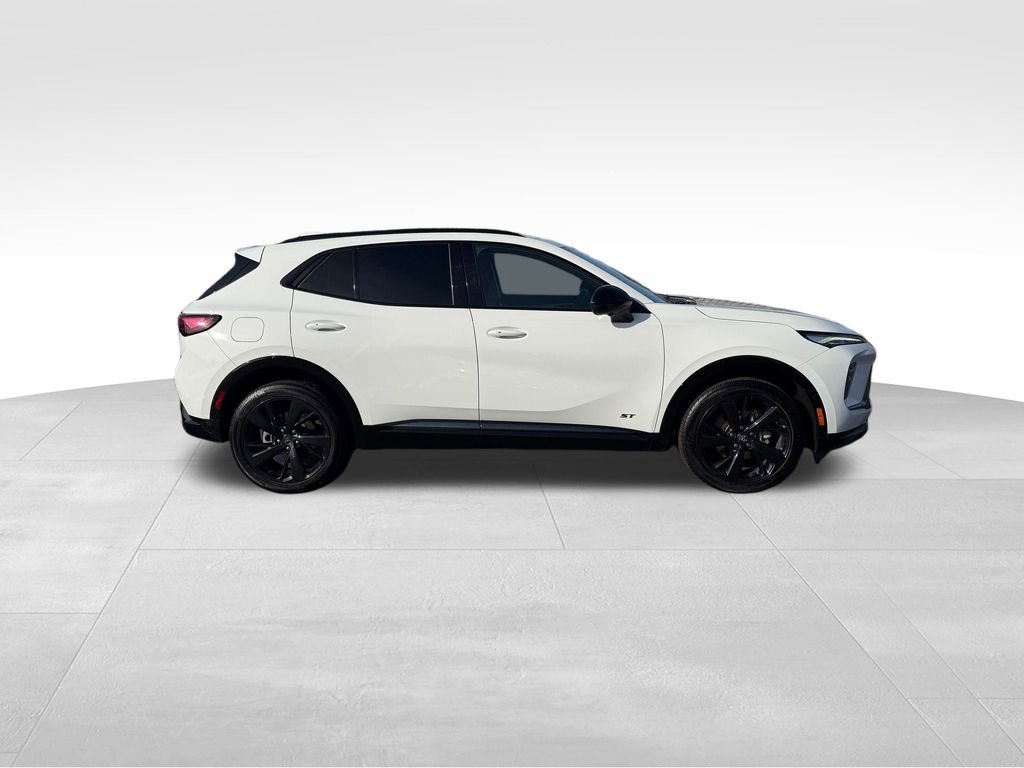 Used 2024 Buick Envision Sport Touring image 9