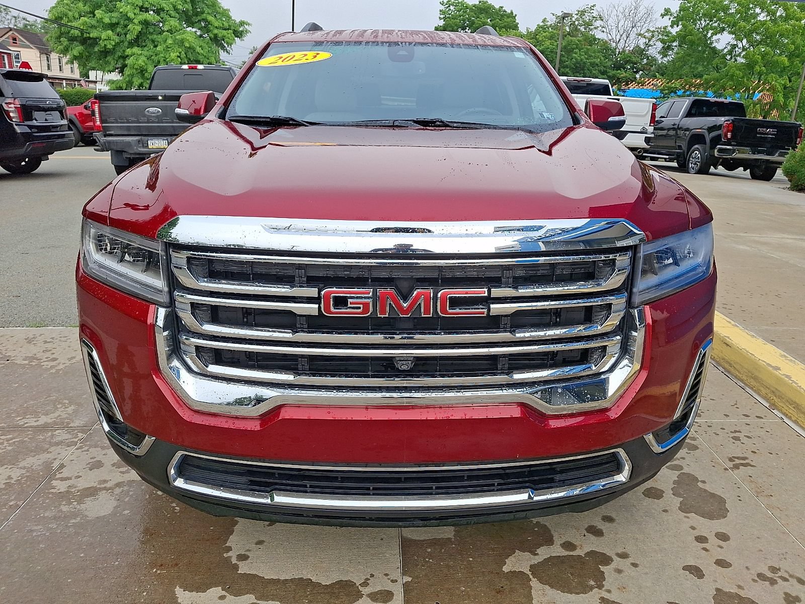 Used 2023 GMC Acadia SLT w/ Technology Package AWD/4WD image 2