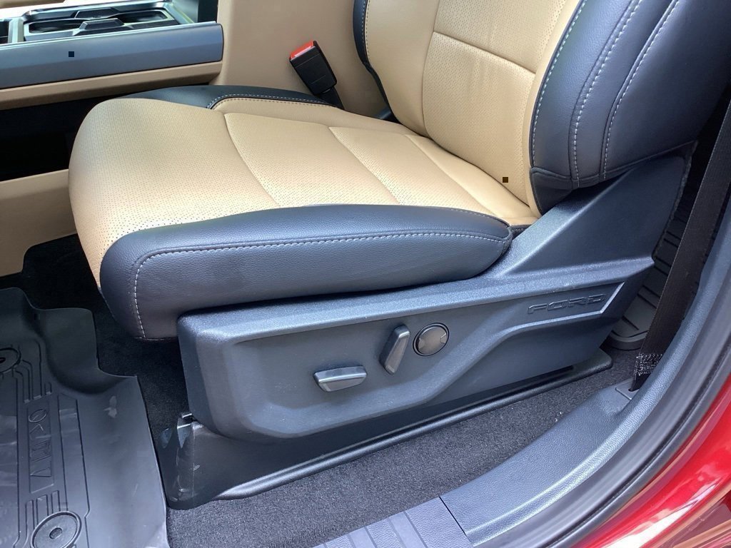 New 2025 Ford F250 Lariat w/ Black Appearance Package image 29