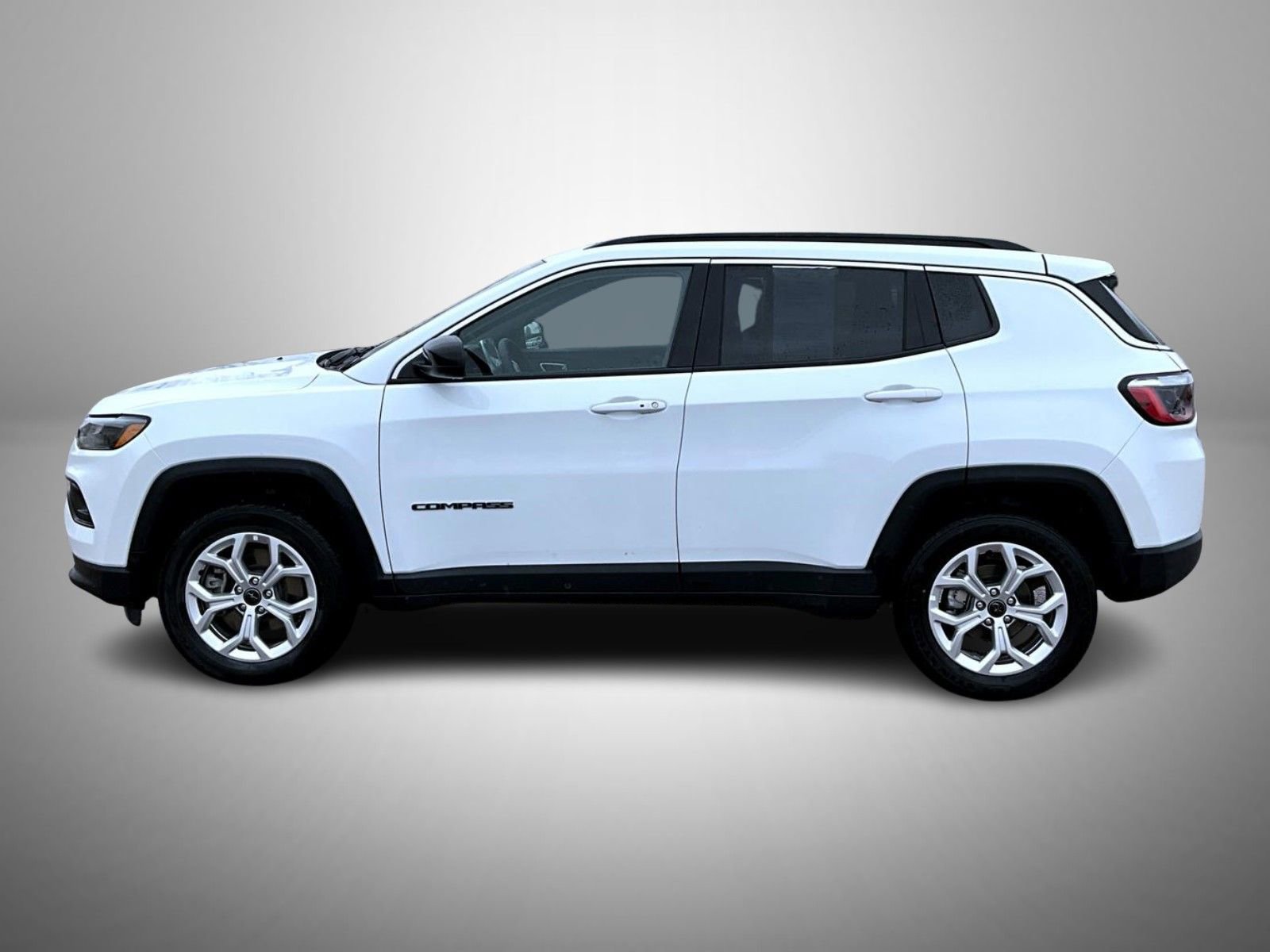 Used 2025 Jeep Compass Latitude w/ Sun & Sound Group AWD/4WD image 8