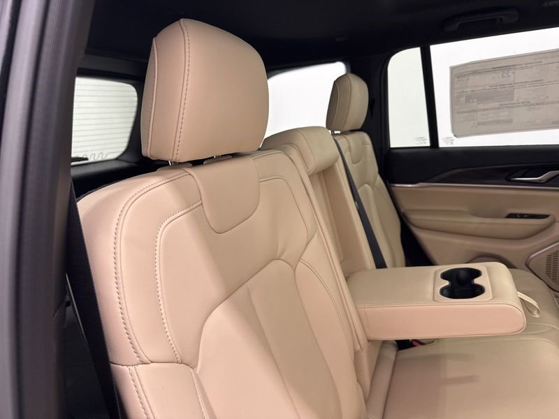 New 2026 Jeep Grand Cherokee Limited AWD/4WD image 12