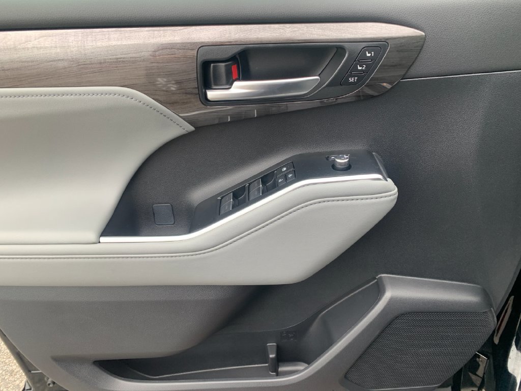New 2026 Toyota Highlander Limited AWD/4WD image 11