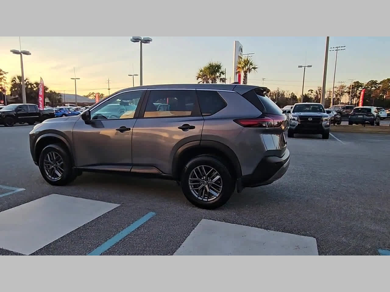 Used 2023 Nissan Rogue S image 29