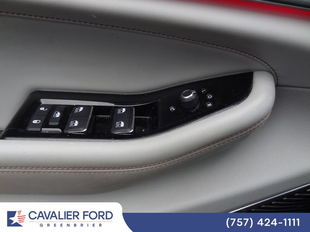 Used 2021 Jeep Grand Cherokee L Overland w/ Luxury Tech Group IV AWD/4WD image 14
