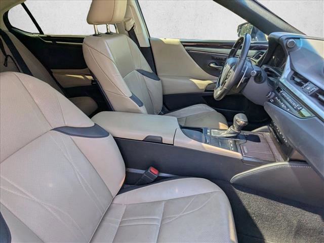 Used 2019 Lexus ES 300h w/ Accessory Package 2 image 21