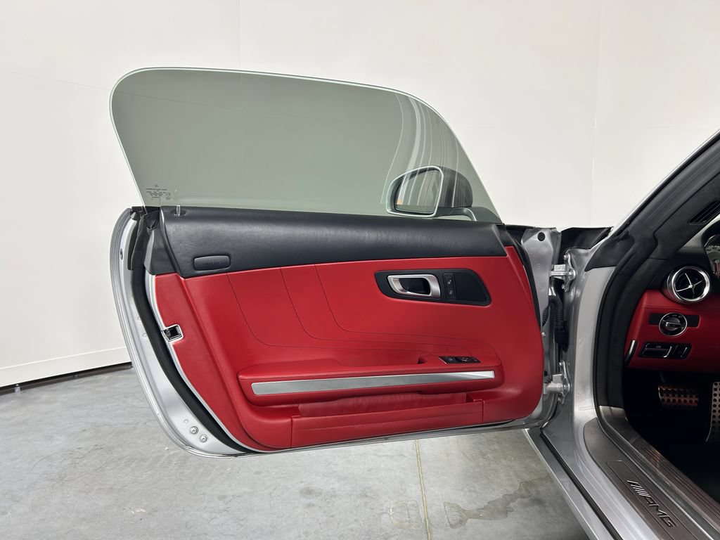 Used 2012 Mercedes-Benz SLS AMG Roadster image 14