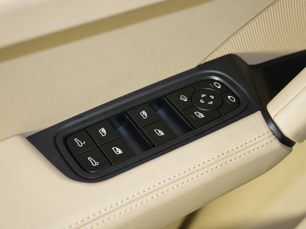 Certified 2026 Porsche Cayenne AWD/4WD image 16