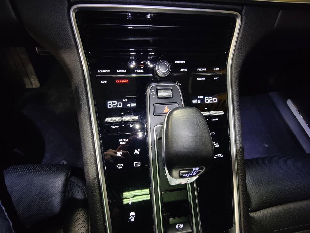 Used 2018 Porsche Panamera 4S image 38
