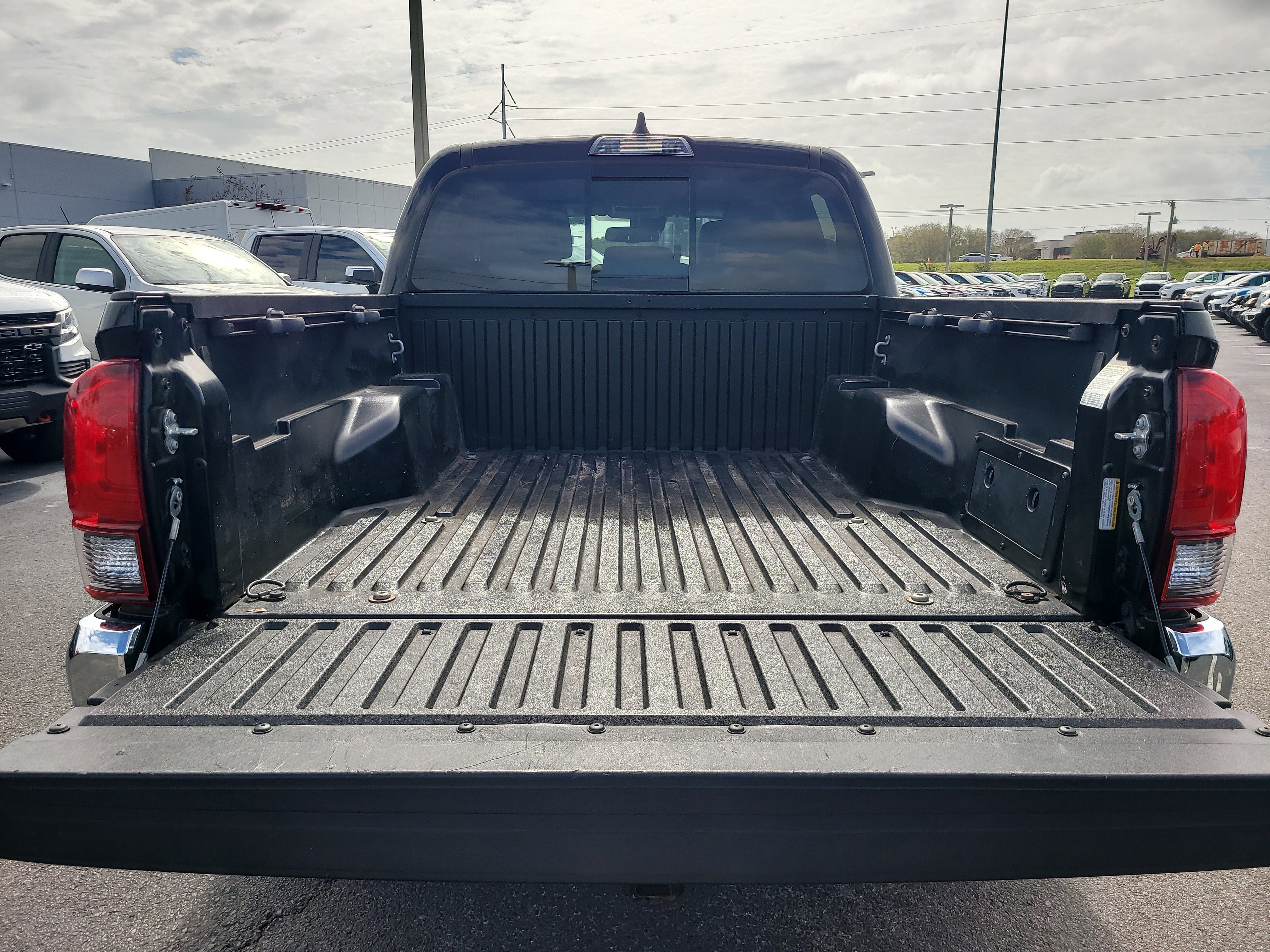 Used 2021 Toyota Tacoma SR5 AWD/4WD image 8