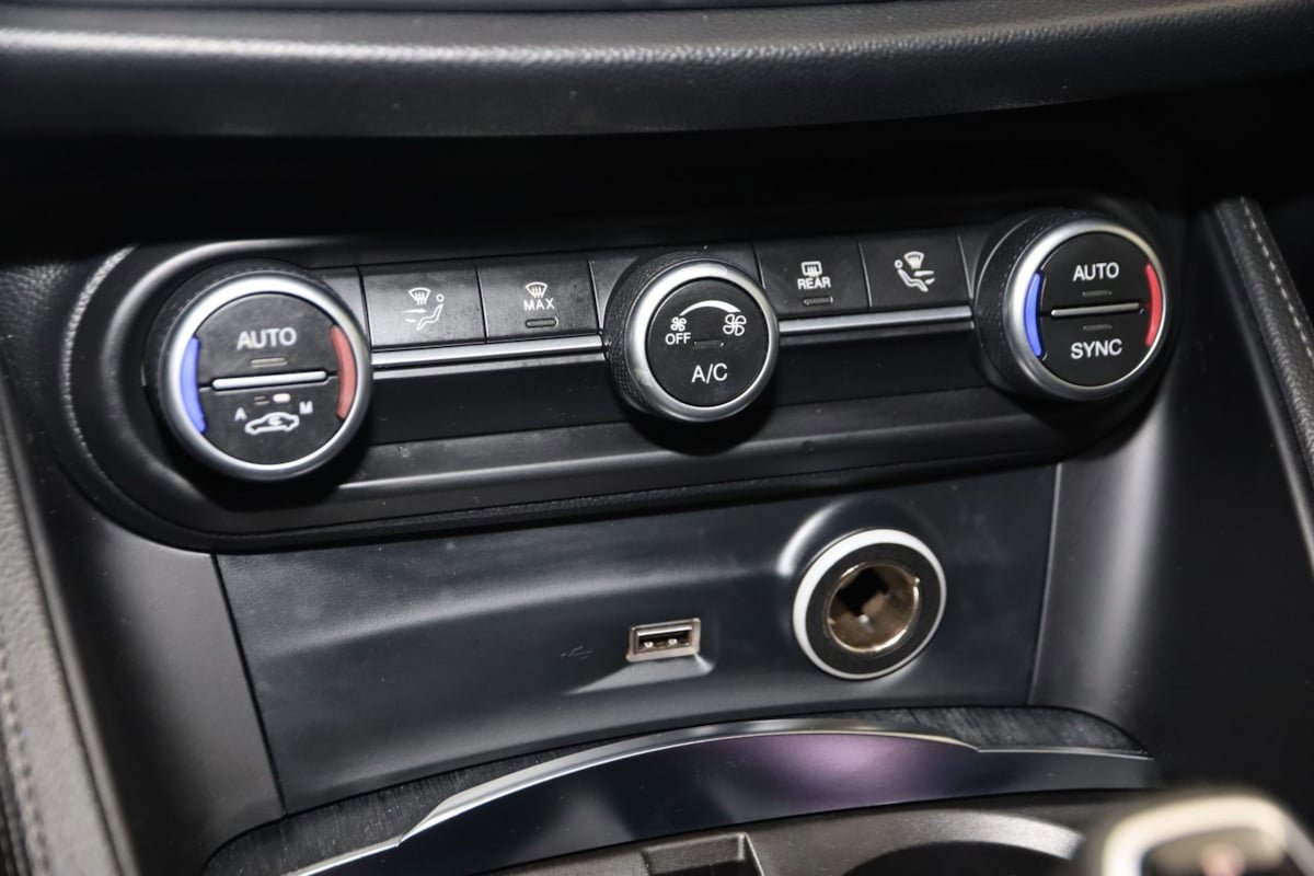 Used 2020 Alfa Romeo Stelvio w/ Nero Edizione RWD image 29
