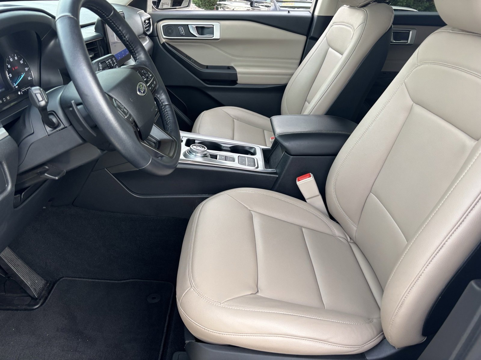 Used 2020 Ford Explorer XLT w/ Equipment Group 202A image 18