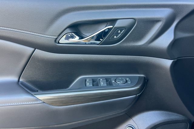 Used 2023 GMC Acadia SLT image 11