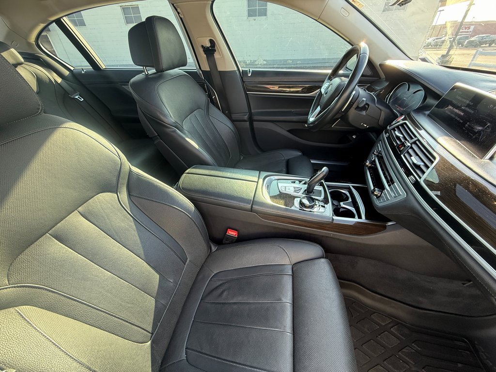 Used 2018 BMW 740e xDrive image 16