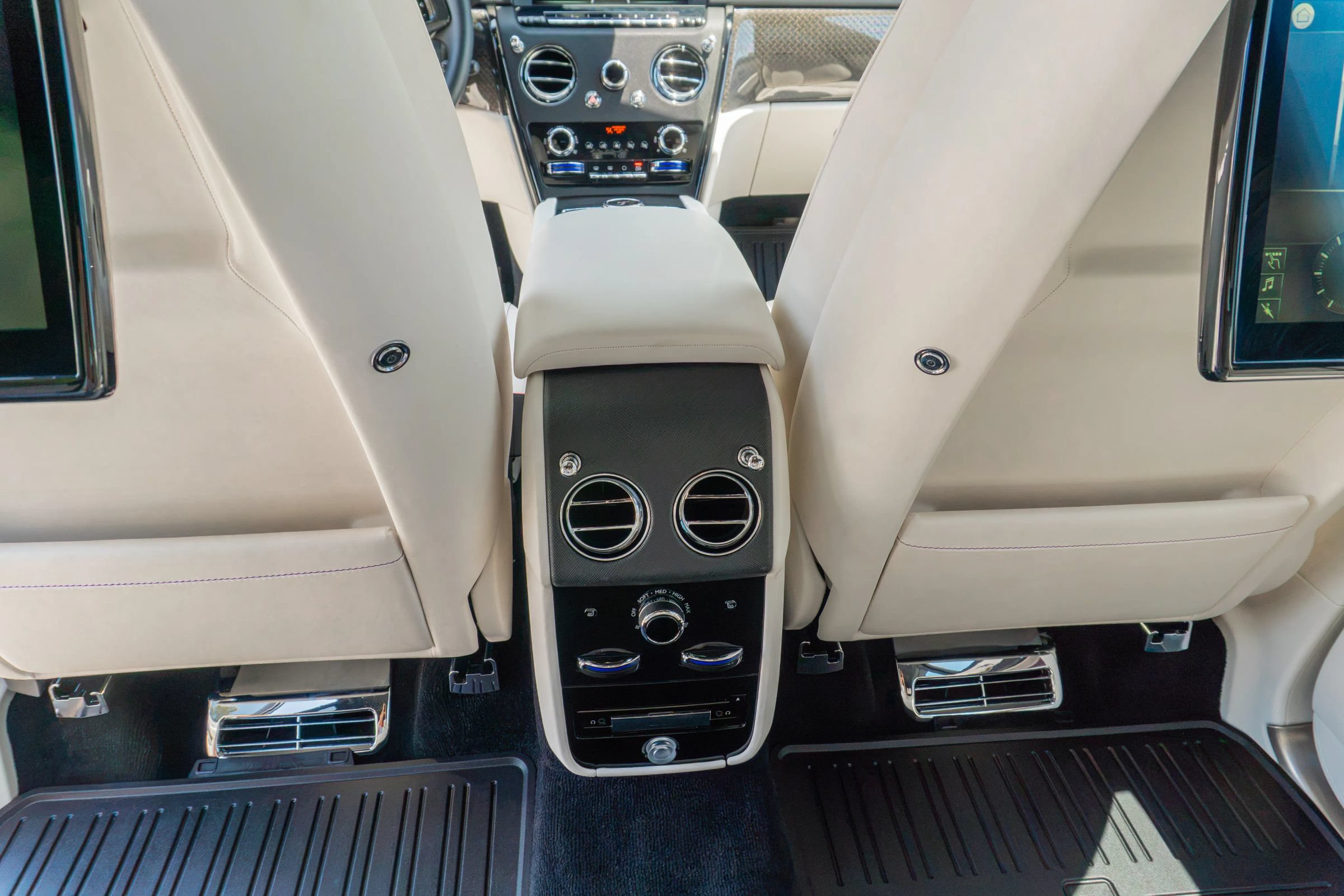 Used 2024 Rolls-Royce Cullinan Black Badge AWD/4WD image 67