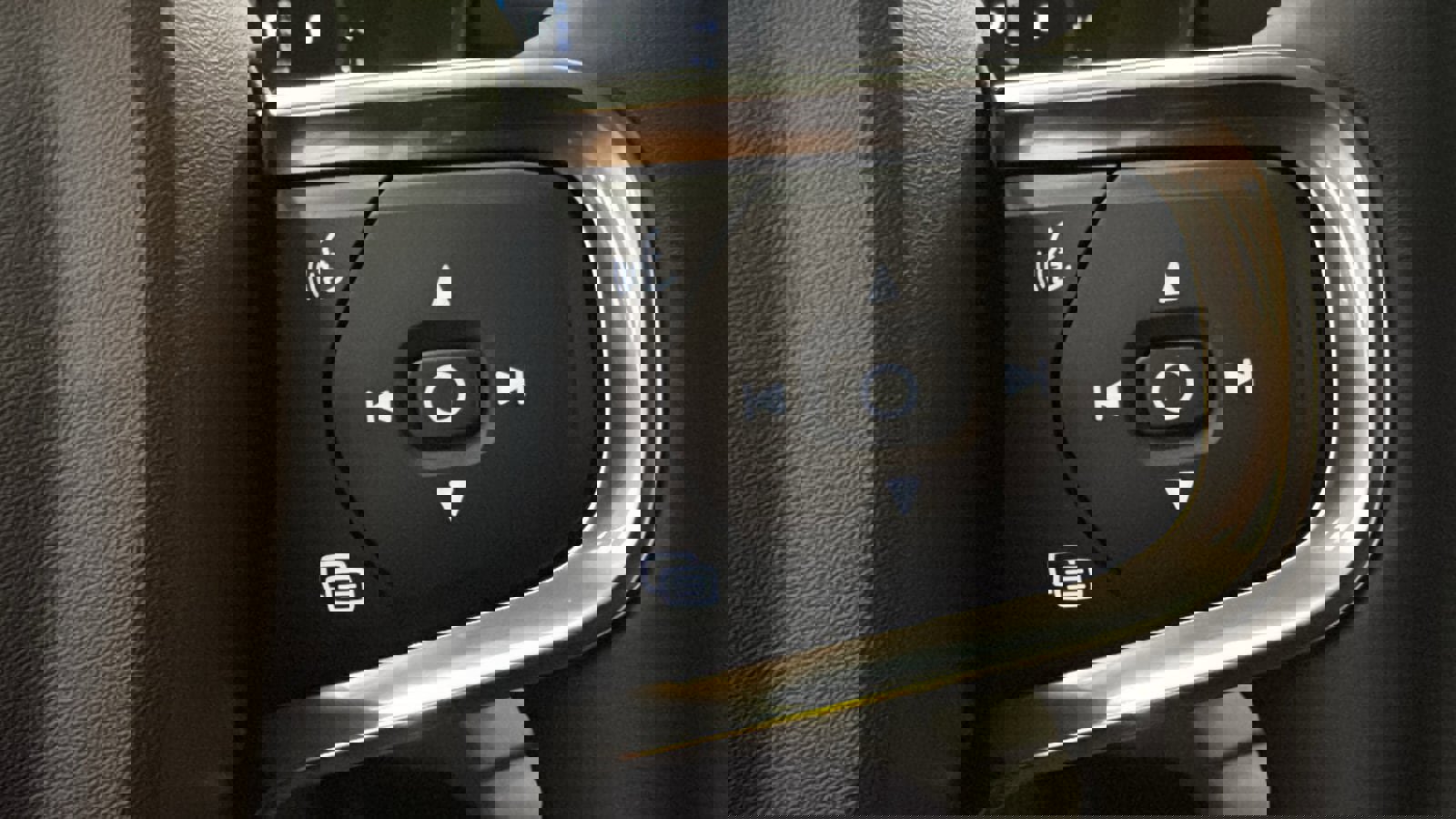 Used 2026 Volvo XC40 B5 Plus w/ Protection Package Premier image 14