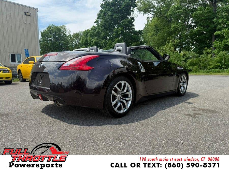 Used 2010 Nissan 370Z Touring RWD image 9