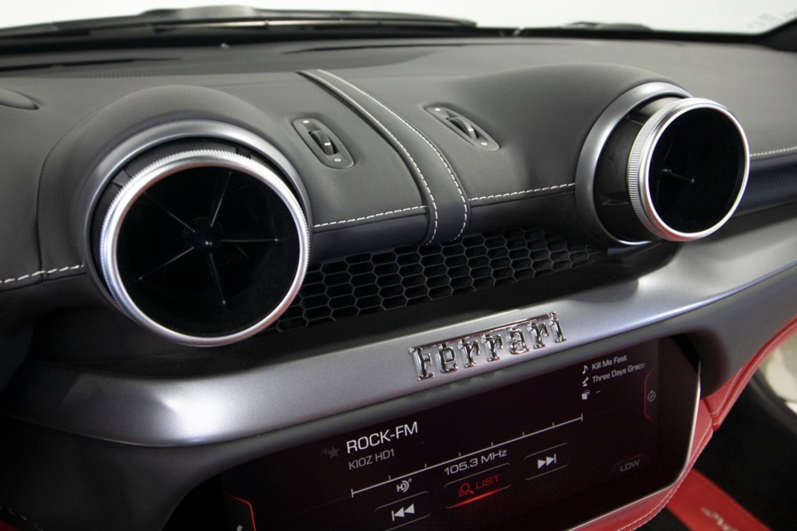 Used 2019 Ferrari Portofino image 35