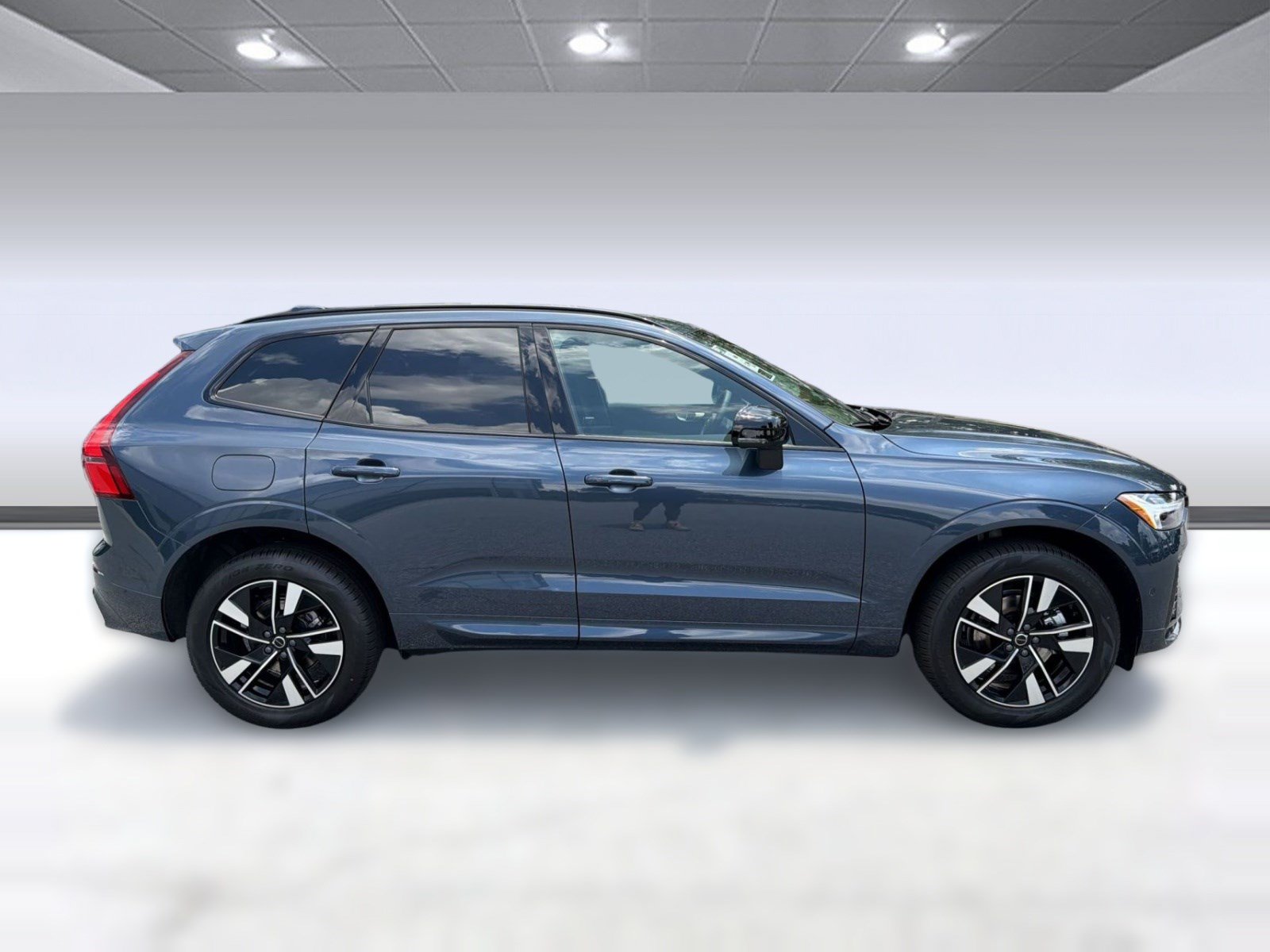 New 2026 Volvo XC60 B5 Plus w/ Climate Package AWD/4WD image 8