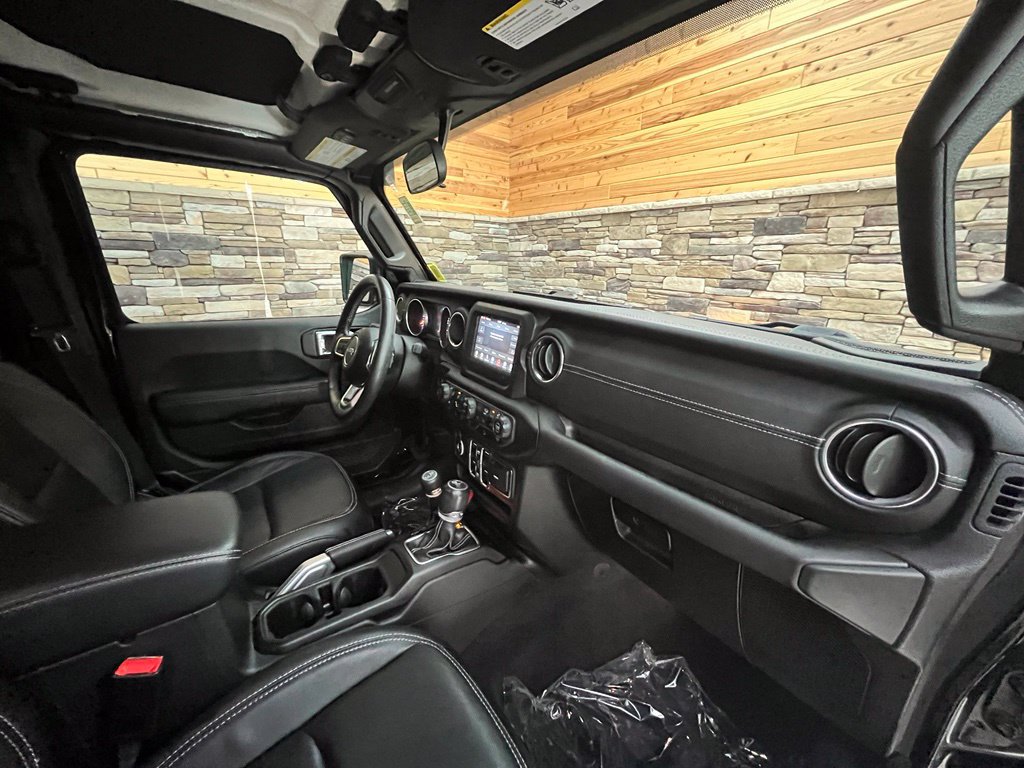 Used 2018 Jeep Wrangler Unlimited Sahara w/ Cold Weather Group AWD/4WD image 23