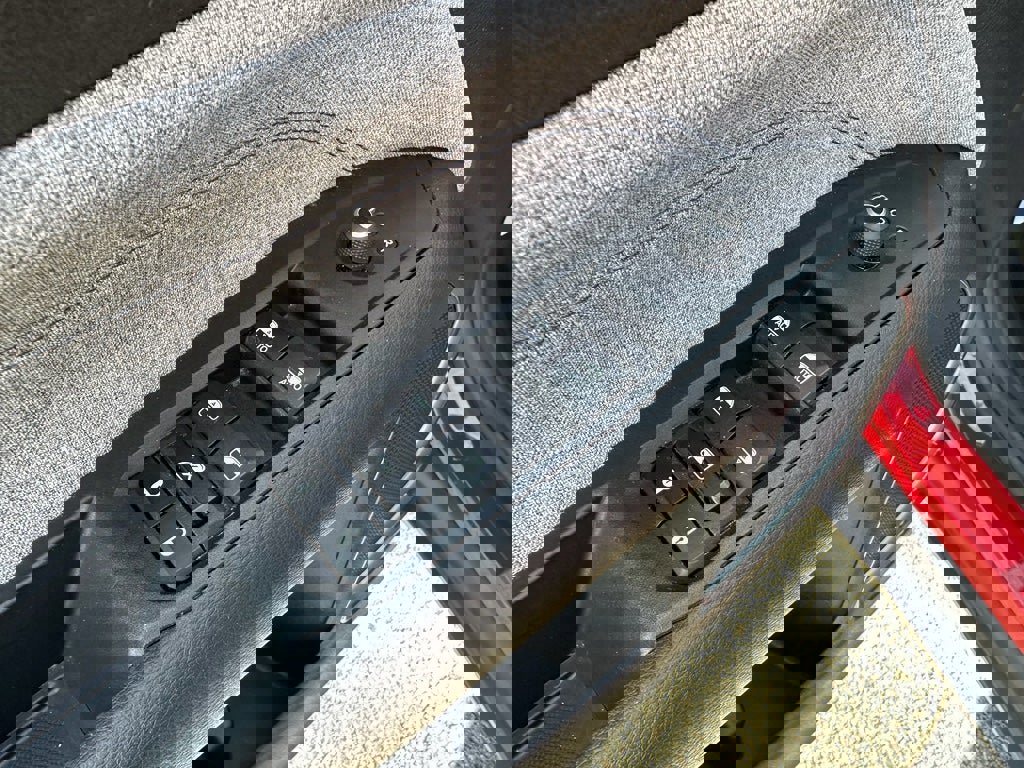 Used 2024 Jeep Compass Latitude image 12