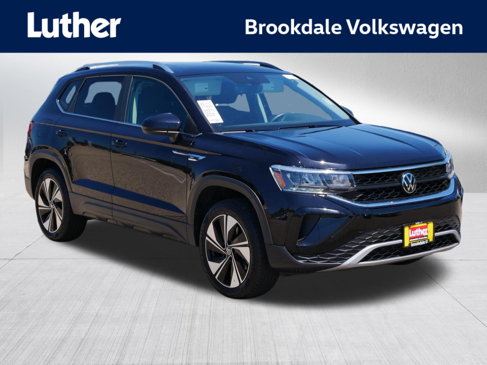 Used 2023 Volkswagen Taos SE w/ Panoramic Sunroof Package AWD/4WD image 1