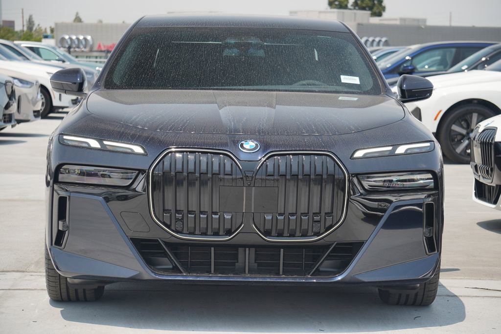 Used 2025 BMW 750e xDrive AWD/4WD image 2