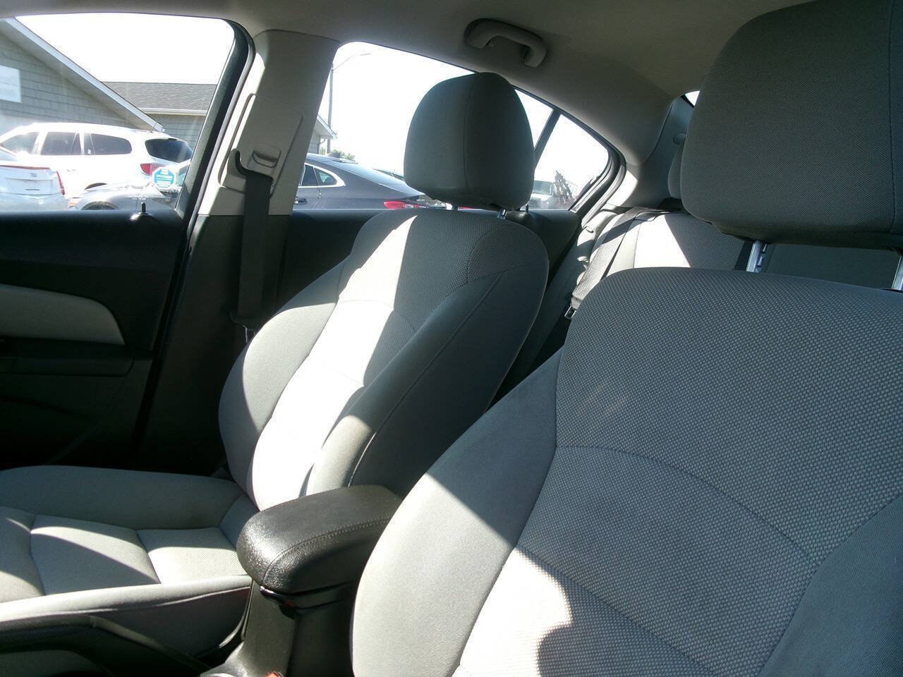 Used 2014 Chevrolet Cruze LT FWD image 13