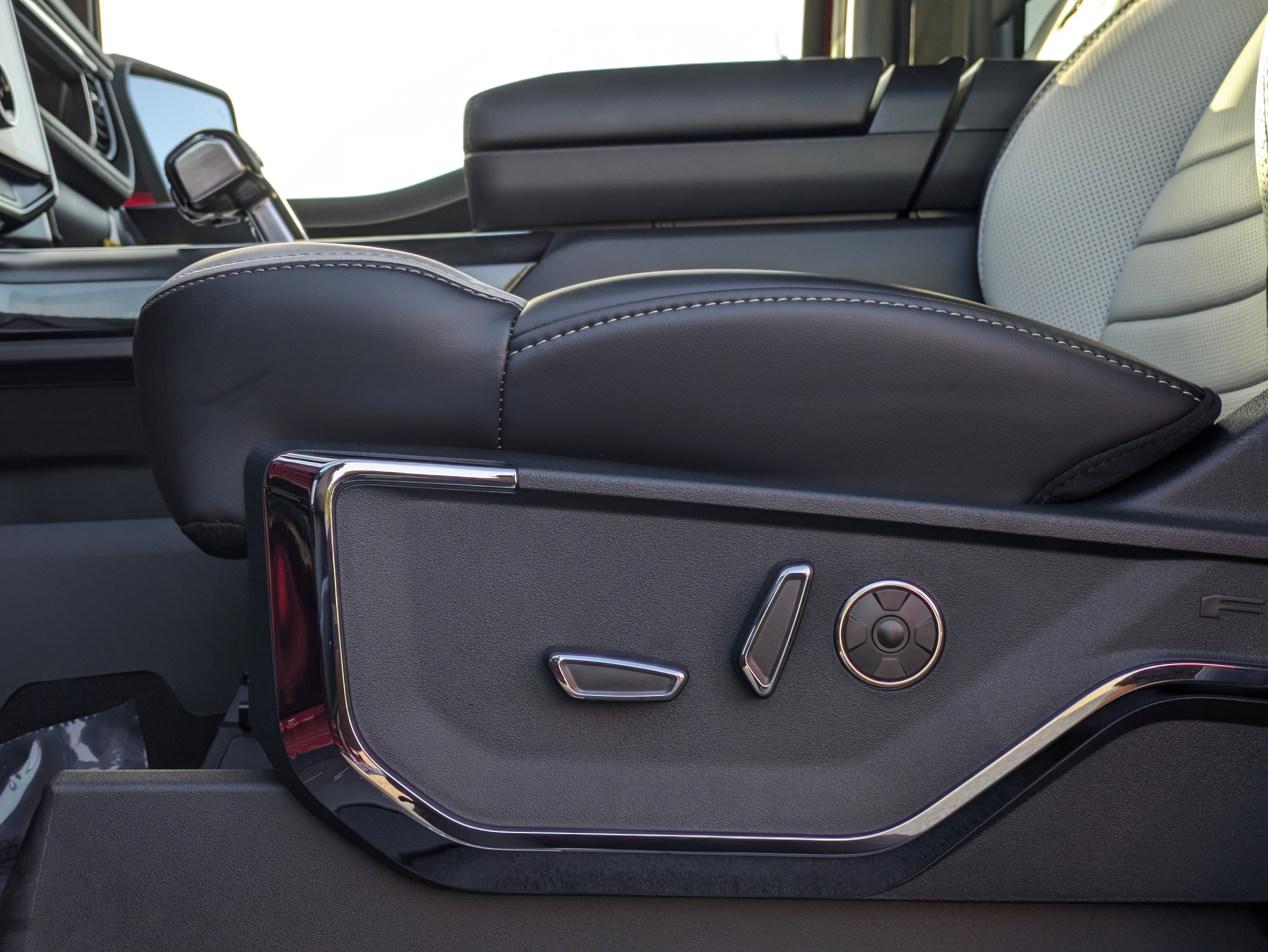 New 2025 Ford F150 Lightning Platinum image 24