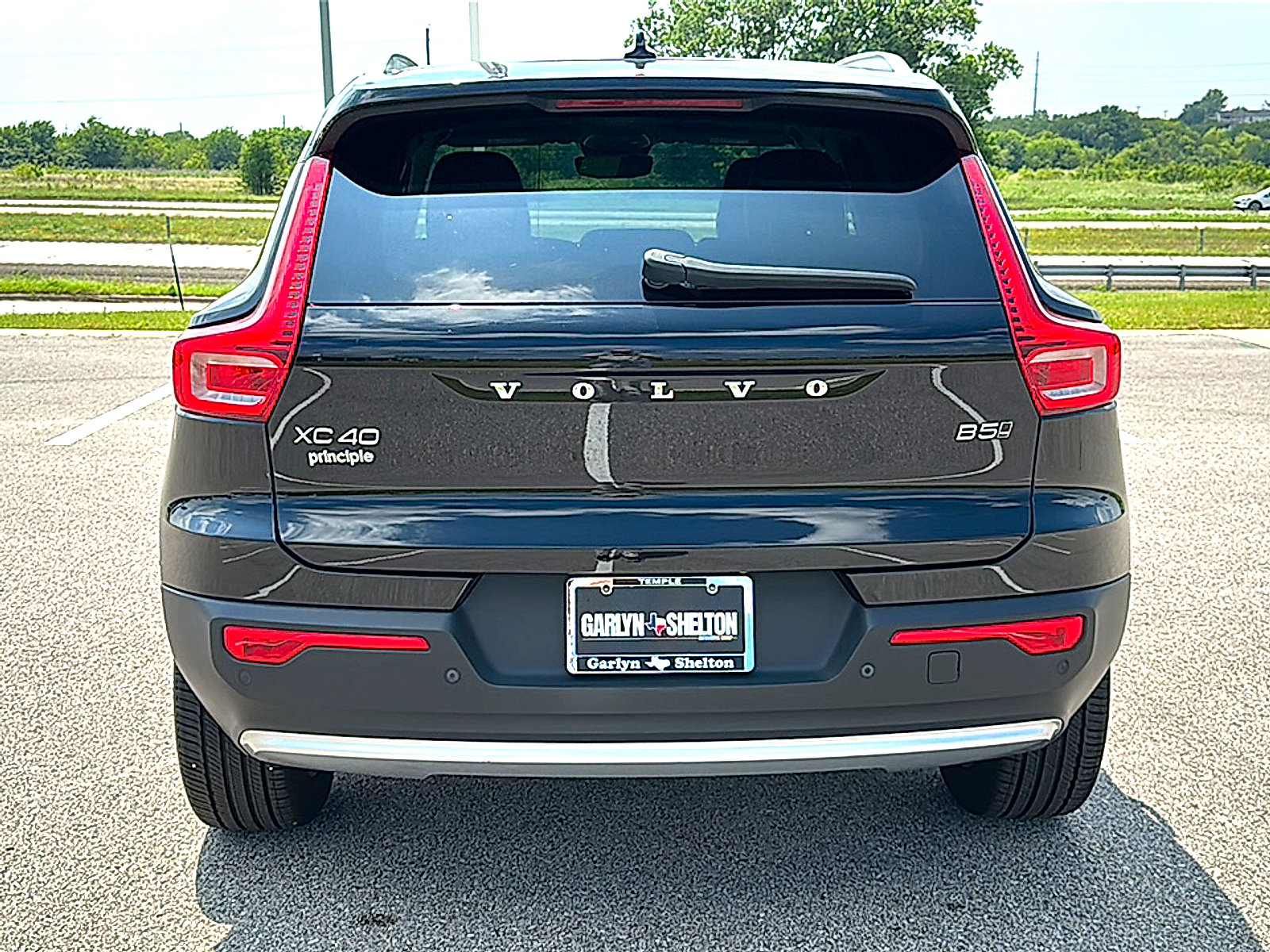 Used 2023 Volvo XC40 B5 Core AWD/4WD image 7