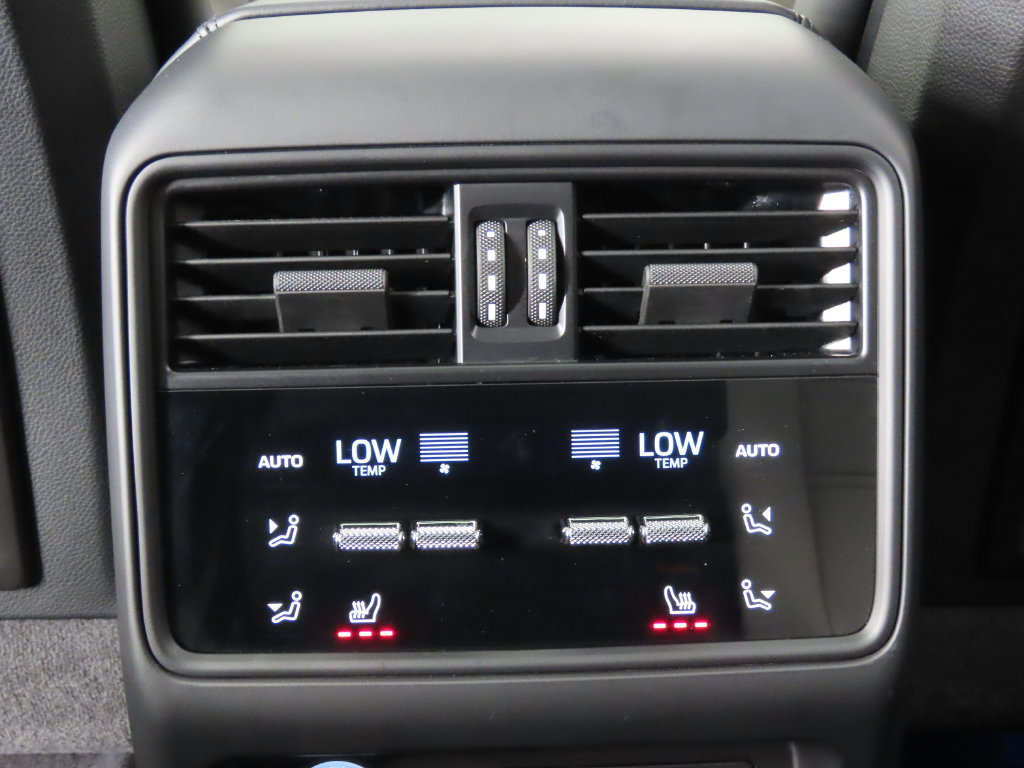 Certified 2026 Porsche Cayenne GTS AWD/4WD image 34