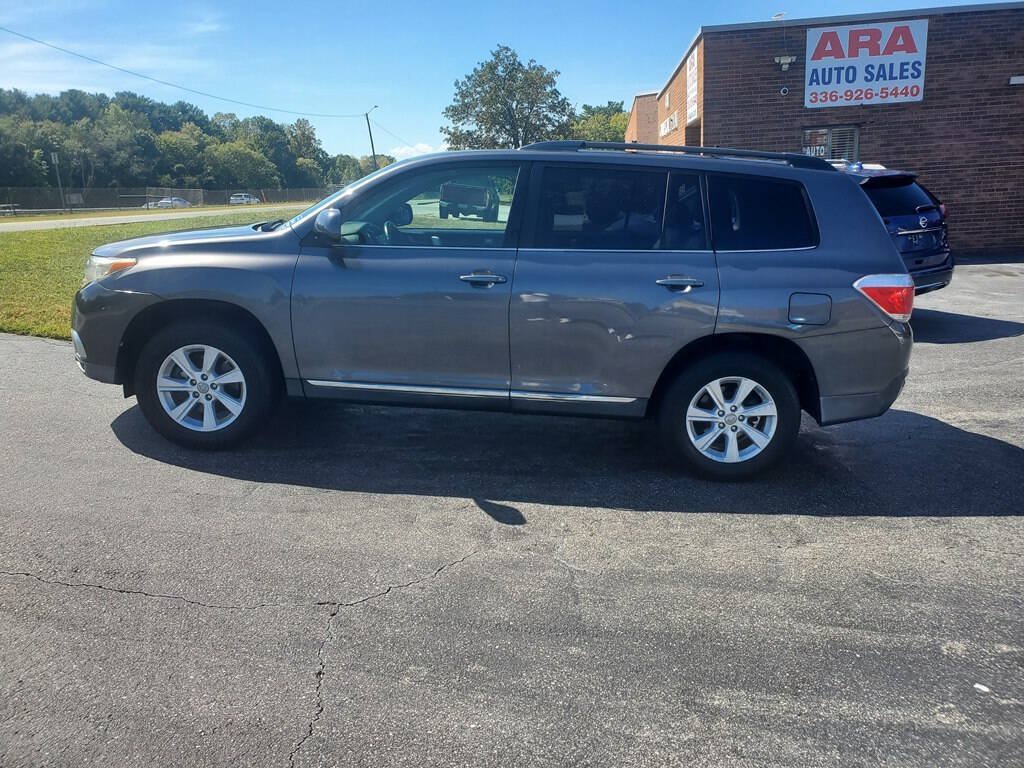 Used 2011 Toyota Highlander SE w/ Tow Pkg AWD/4WD image 8