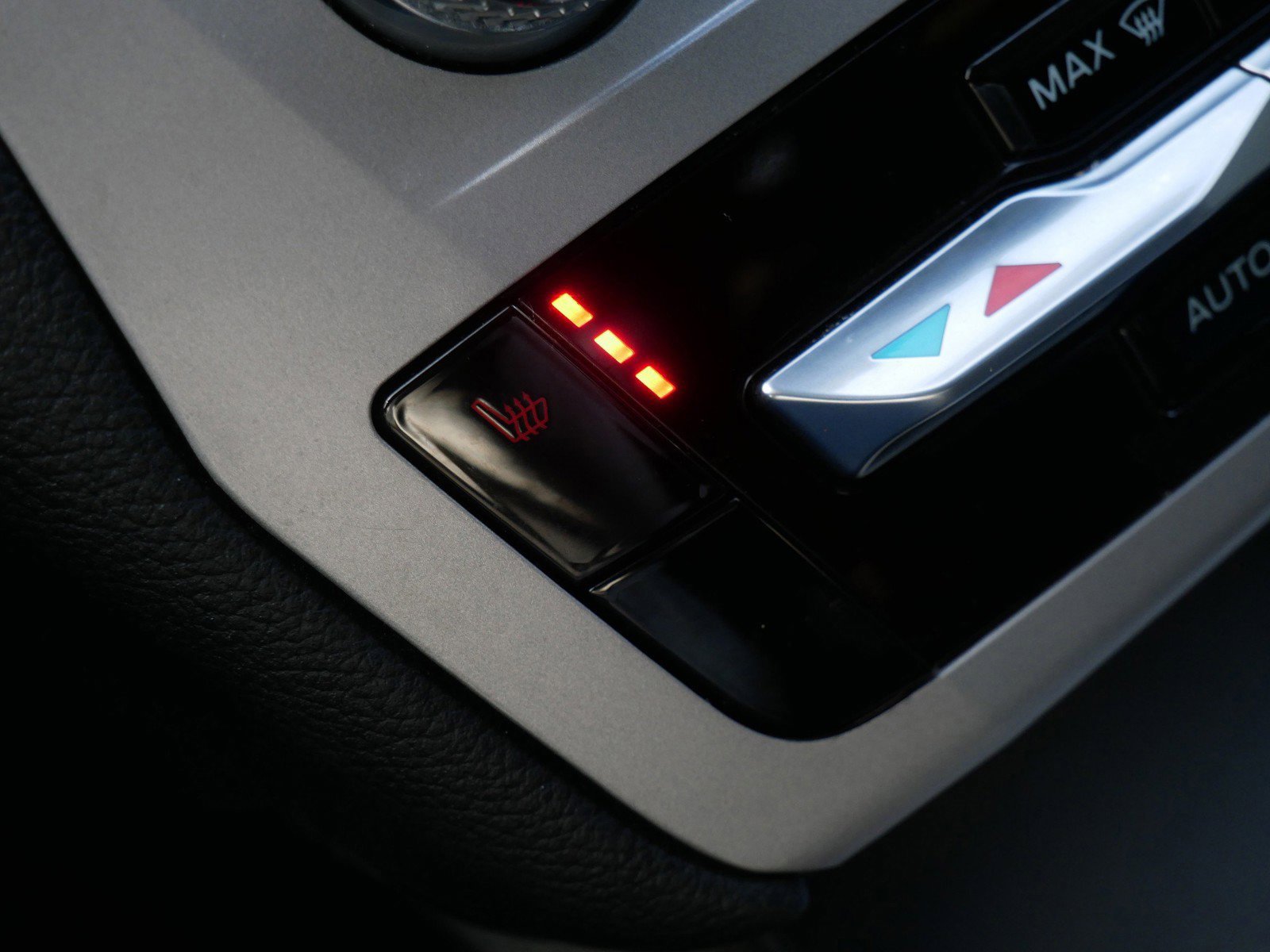 Used 2024 Ford Explorer XLT w/ Class IV Trailer Tow Package image 21