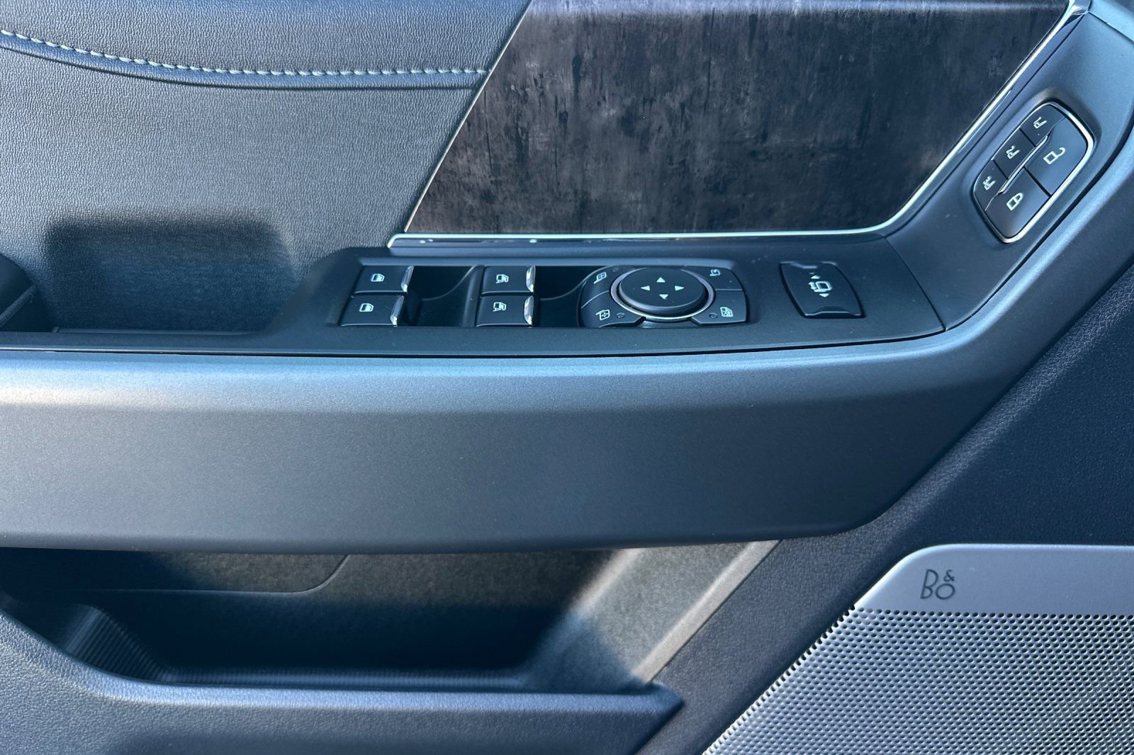 New 2026 Ford F250 Lariat w/ FX4 Off-Road Package image 11