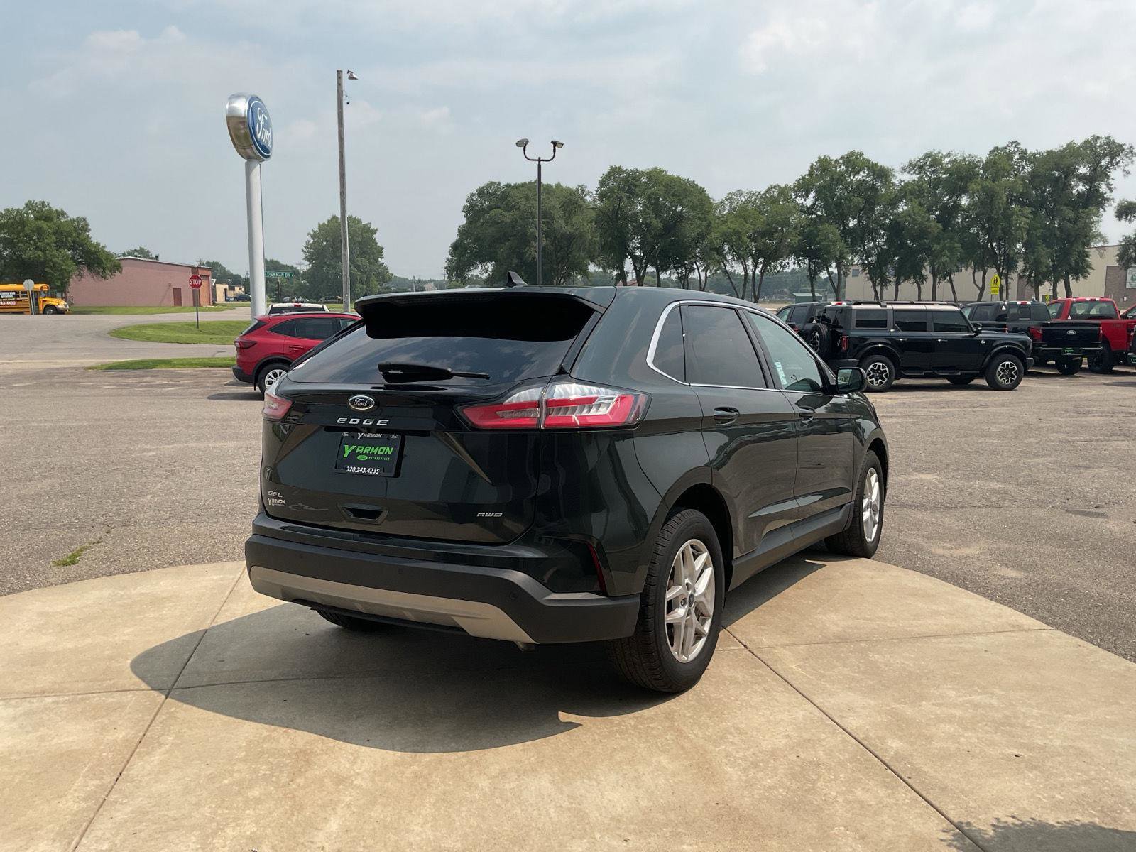 Used 2022 Ford Edge SEL image 5