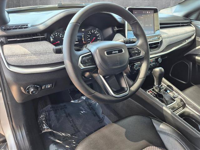 Used 2025 Jeep Compass Latitude AWD/4WD image 10