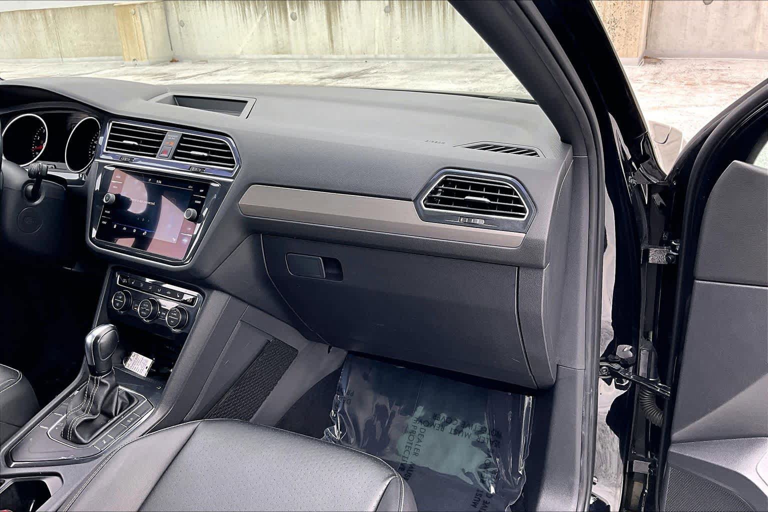 Used 2021 Volkswagen Tiguan SE R-Line FWD image 18