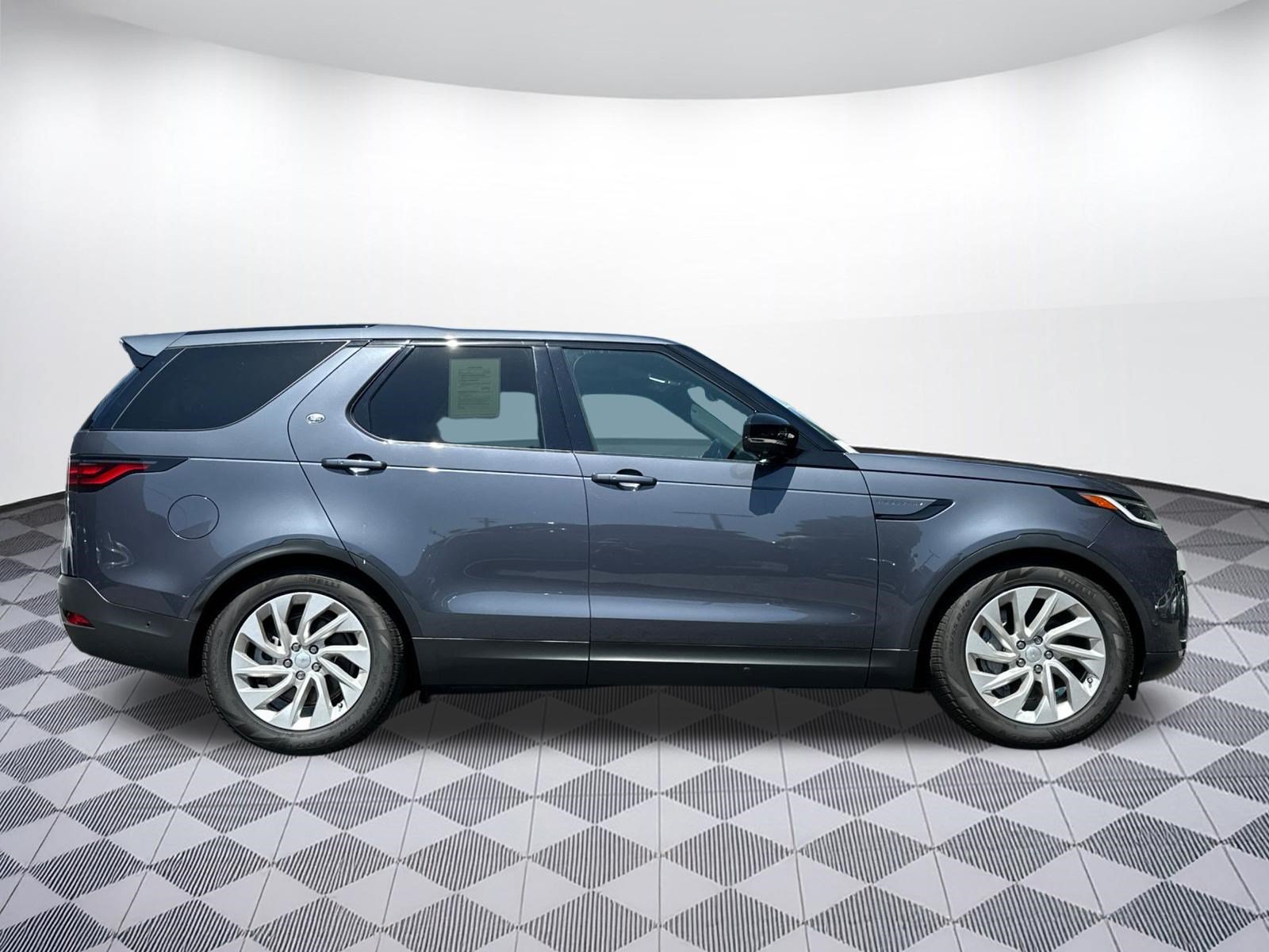 Certified 2025 Land Rover Discovery S AWD/4WD image 7