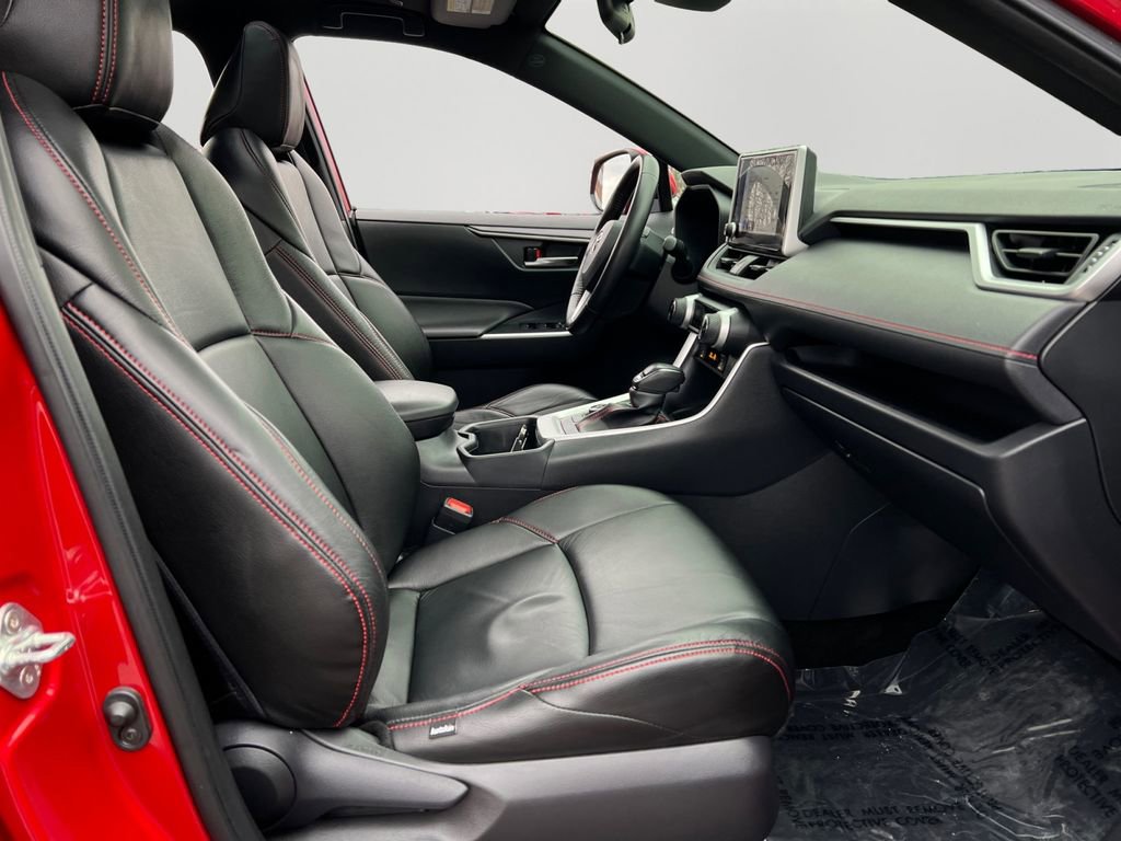 Used 2023 Toyota RAV4 SE image 7