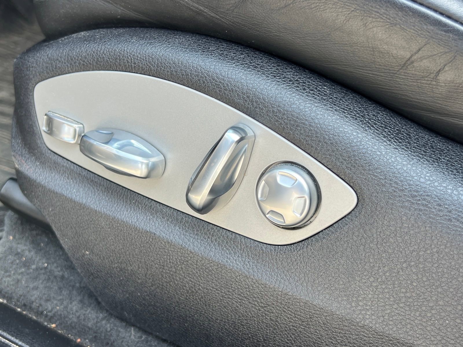 Certified 2020 Porsche Macan image 30