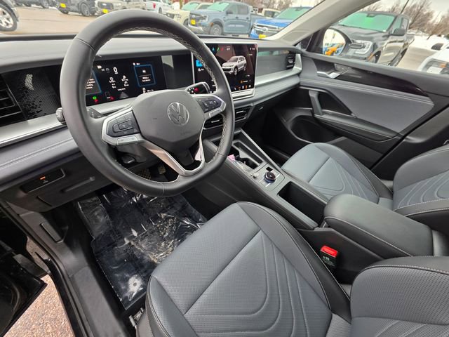 Used 2025 Volkswagen Tiguan SE image 17