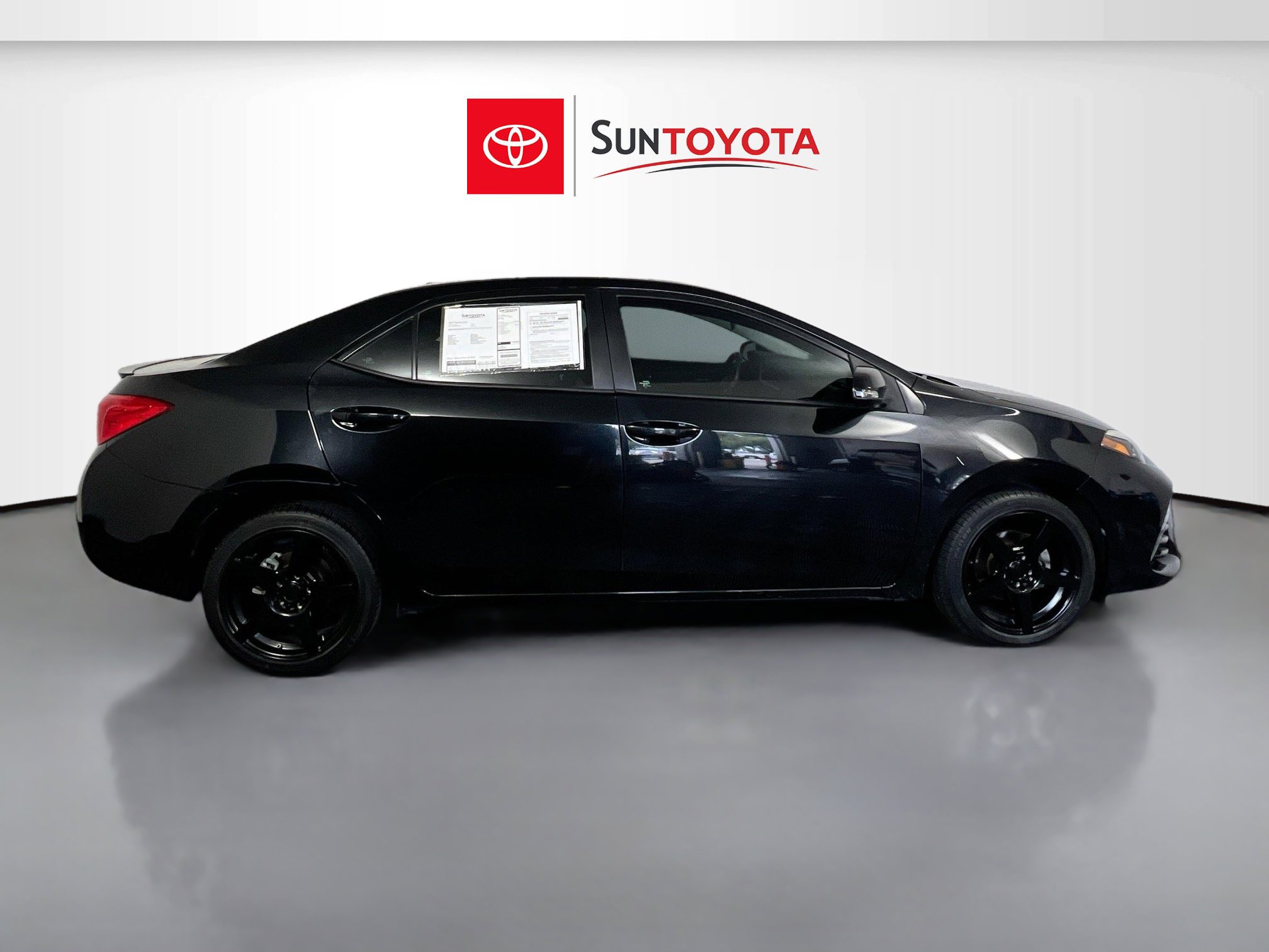 Used 2017 Toyota Corolla XSE FWD image 2