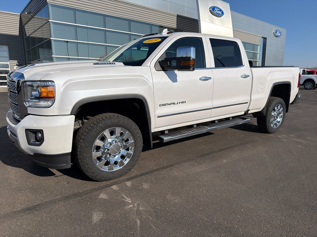 Used 2019 GMC Sierra 2500 Denali w/ Duramax Plus Package image 2