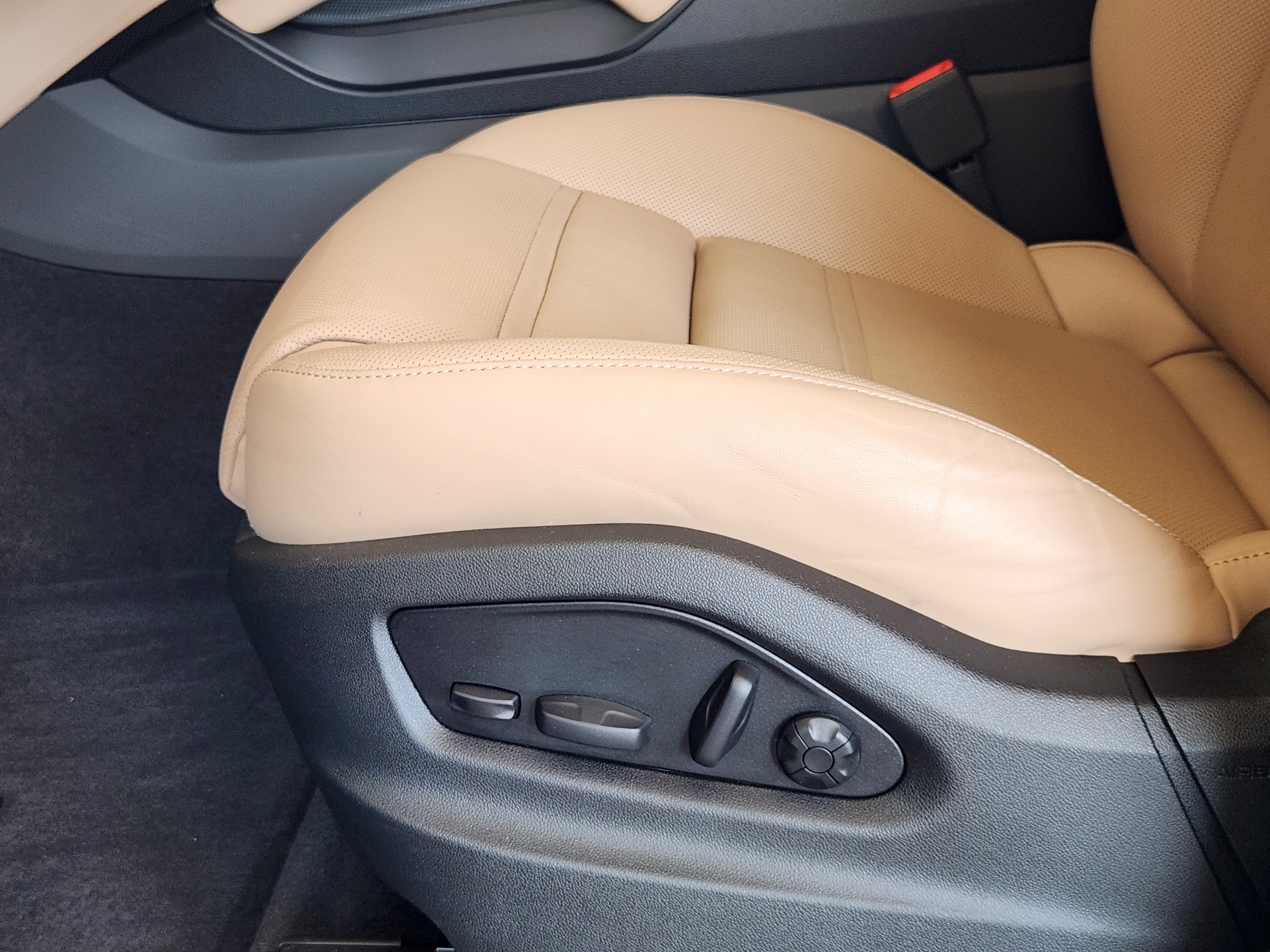 Certified 2025 Porsche Cayenne Coupe image 26