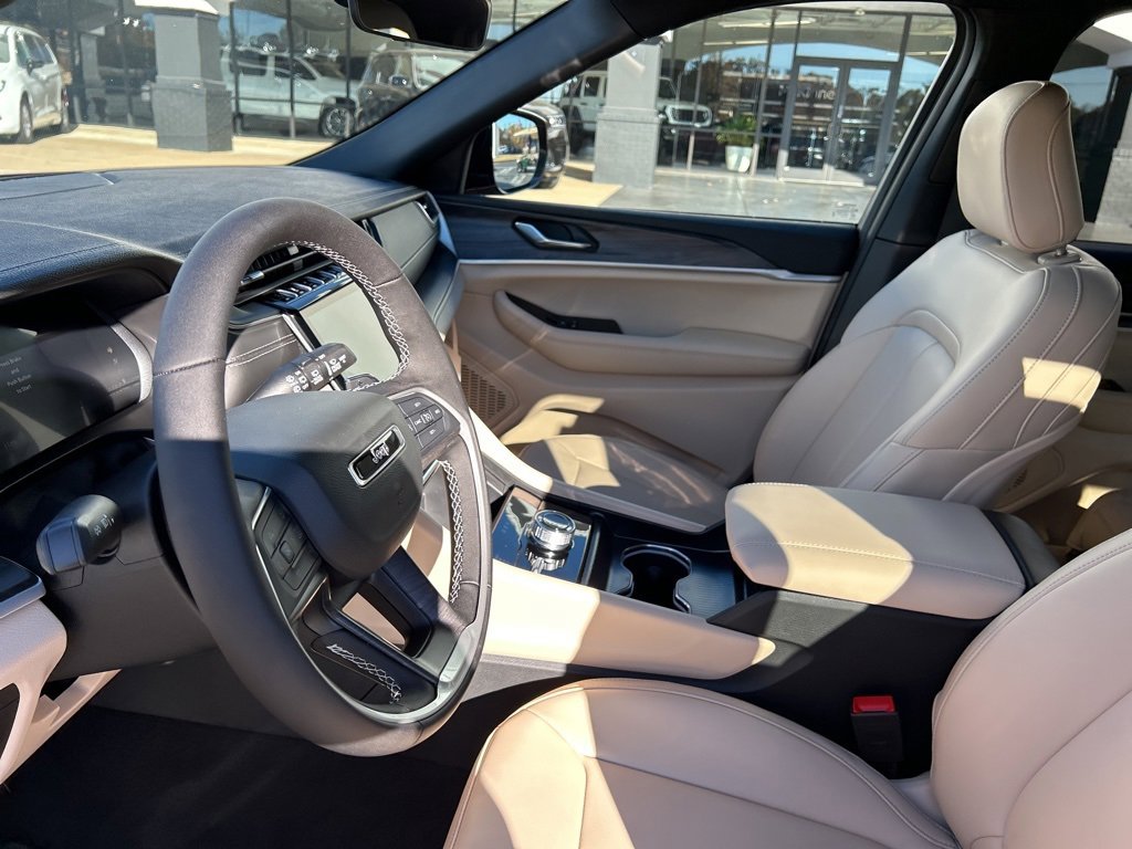New 2025 Jeep Grand Cherokee L Limited image 11