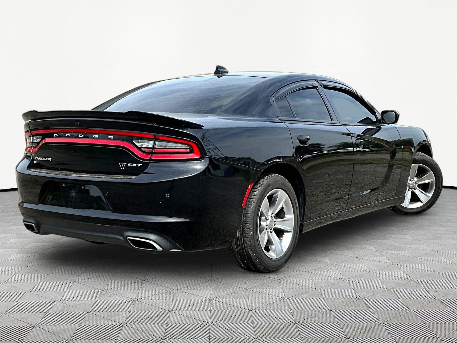 Used 2018 Dodge Charger SXT Plus RWD image 11