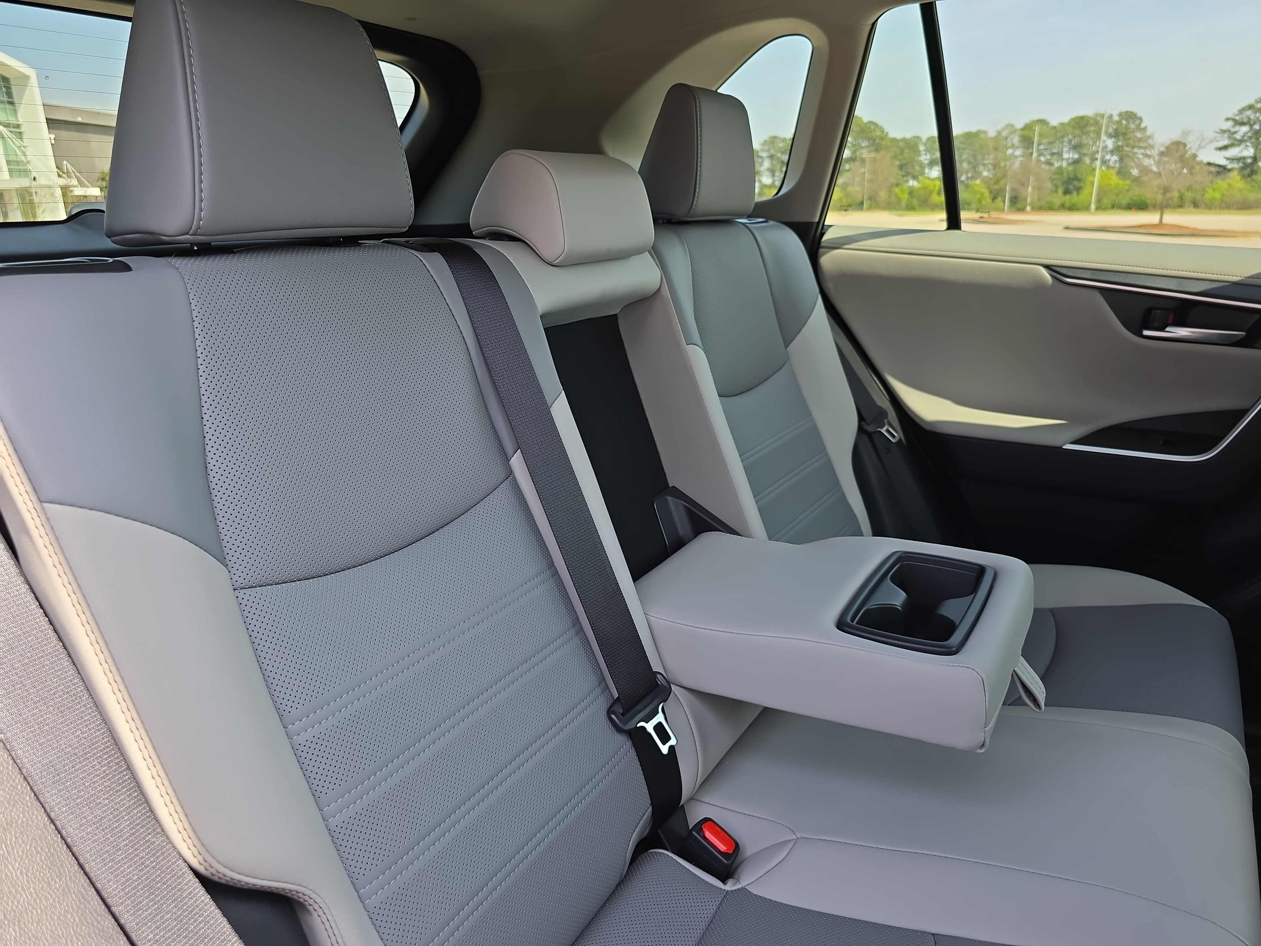 Used 2025 Toyota RAV4 Limited image 12