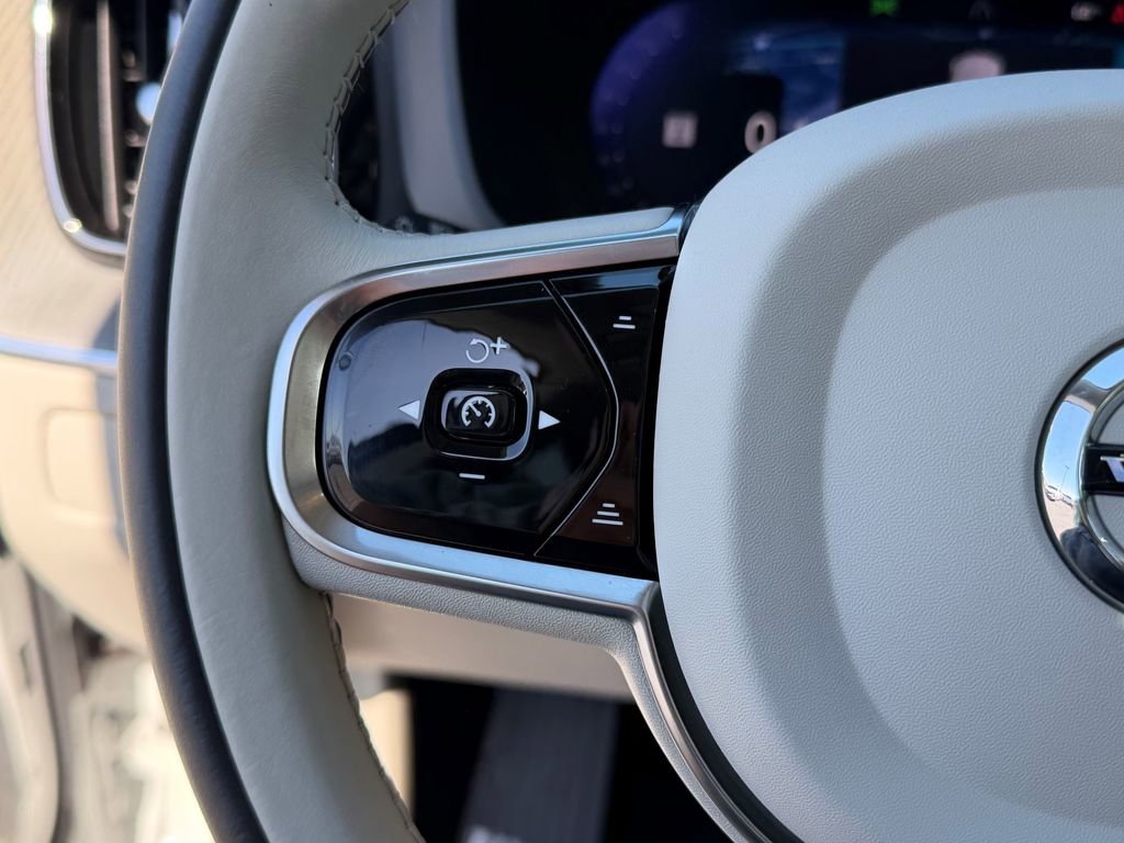 Used 2024 Volvo XC60 B5 Plus w/ Climate Package AWD/4WD image 33