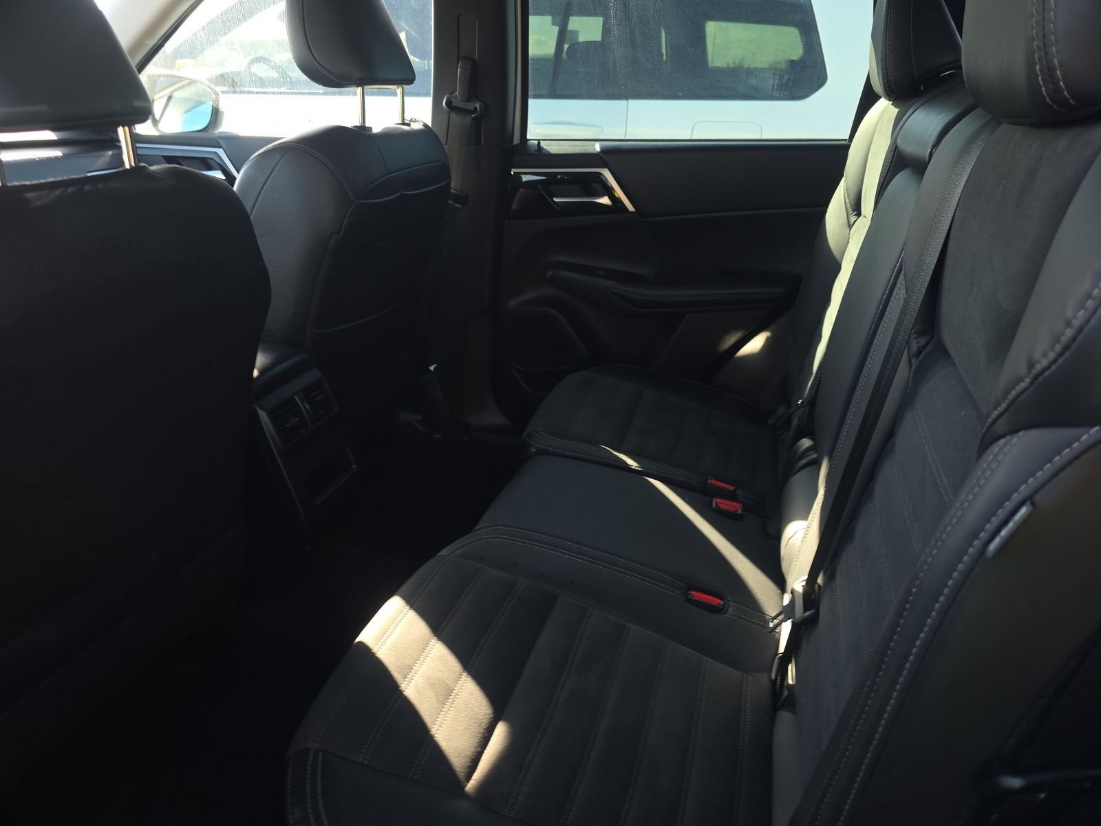 Used 2023 Mitsubishi Outlander ES image 4